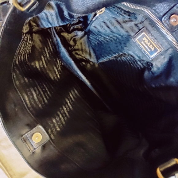 Prada Glacé Black Leather Tote Bag – Gold & Silver Hardware – Rare & Pristine! - Picture 10 of 15